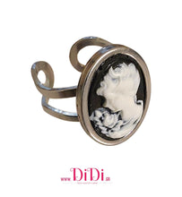 Φόρτωσε την φωτογραφία στο Gallery viewer, Δαχτυλίδι ατσάλινο καμέο 13mm x 18mm, λευκή φιγούρα, ασημί, 0502261S