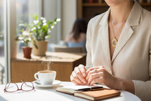 Φόρτωσε την φωτογραφία στο Gallery viewer, Κολιέ ατσάλινο με ζωγραφιά σμάλτου, σε κίτρινο χρυσό, 0303262