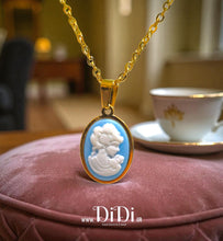 Φόρτωσε την φωτογραφία στο Gallery viewer, Κολιέ ατσάλινο, με γαλάζιο καμέο 1,3cm x 1,8cm, σε κίτρινο χρυσό, 1111255