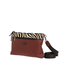 Φόρτωσε την φωτογραφία στο Gallery viewer, Τσάντα ώμου και χιαστί με ζεβρέ λεπτομέρεια, μπορντό, 24263