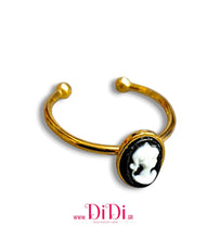 Φόρτωσε την φωτογραφία στο Gallery viewer, Δαχτυλίδι ατσάλινο καμέο micro 6mm x 8mm, μαύρο με λευκό γυναικείο πρόσωπο, κίτρινο χρυσό, 0611255