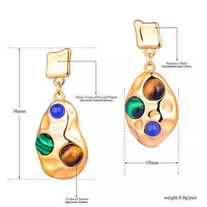 Ατσάλινα σκουλαρίκια κρεμαστά, με χρωματιστές πέτρες, σε κίτρινο χρυσό