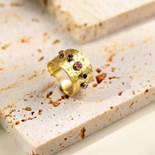 Φόρτωσε την φωτογραφία στο Gallery viewer, Ατσάλινο δαχτυλίδι ρυθμιζόμενο με χρωματιστές πέτρες νο2, σε κίτρινο χρυσό