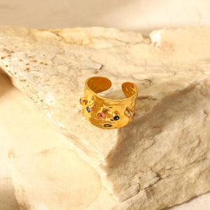Ατσάλινο δαχτυλίδι ρυθμιζόμενο με χρωματιστές πέτρες νο2, σε κίτρινο χρυσό