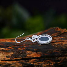 Φόρτωσε την φωτογραφία στο Gallery viewer, Σκουλαρίκια κρεμαστά καμέο γκρι με κοπέλα, Νο2