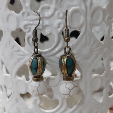 Σκουλαρίκια boho μπεζ χάντρες χαολίτη με μπρονζέ χάντρα και τιρκουαζ