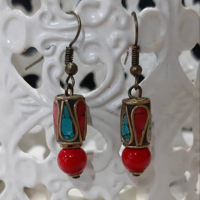Σκουλαρίκια boho κόκκινη χάντρα με μπρονζέ χάντρα