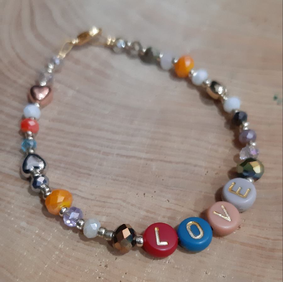 Βραχιόλι χειροποίητο με διάφορες χάντρες, LOVE