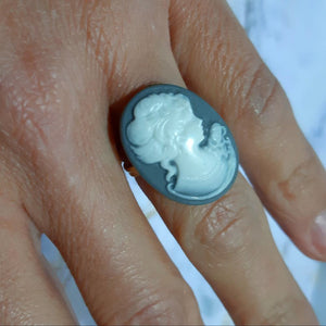 Δαχτυλίδι καμέο χειροποίητο, γκρι λευκό
