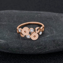 Φόρτωσε την φωτογραφία στο Gallery viewer, Ατσάλινο δαχτυλίδι με σχέδιο κύκλους και στρας σε ροζ χρυσό