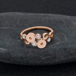 Ατσάλινο δαχτυλίδι με σχέδιο κύκλους και στρας σε ροζ χρυσό