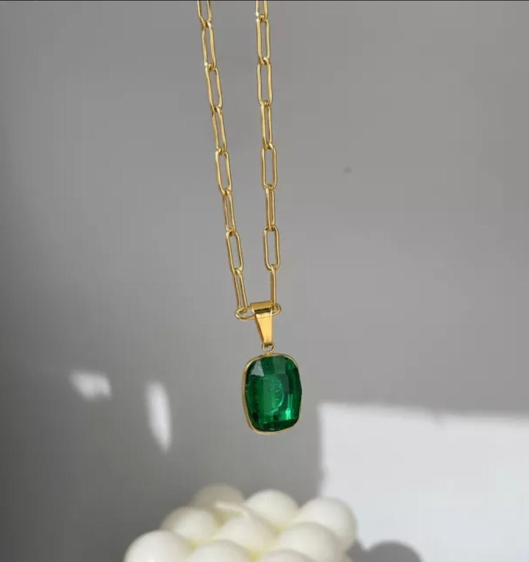 Ατσάλινο κολιέ μενταγιόν, πράσινη πέτρα σε χρυσαφί χρώμα