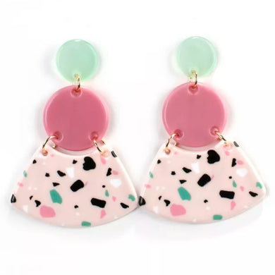 Σκουλαρίκια κρεμαστά, ακριλικό σε αποχρώσεις ροζ 