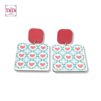 Σκουλαρίκια κρεμαστά, τετράγωνα, ακριλικό με καρδιές σε κοραλλί-γαλάζιο