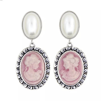 Σκουλαρίκια κρεμαστά καμέο ροζ με κοπέλα & πέρλα