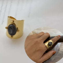 Φόρτωσε την φωτογραφία στο Gallery viewer, Δαχτυλίδι ατσάλινο με γκρι πέτρα, σε κίτρινο χρυσό