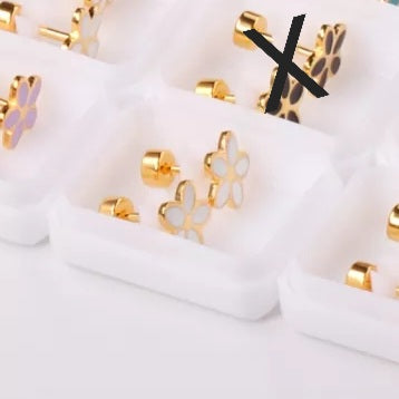 Σκουλαρίκια ατσάλινα μαργαρίτες λευκές με βιδωτό κούμπωμα, 6mm σε κίτρινο χρυσό