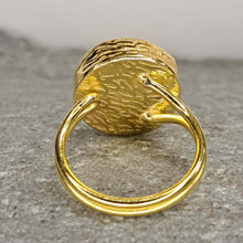 Φόρτωσε την φωτογραφία στο Gallery viewer, Δαχτυλίδι ορειχάλκινο με καφετί φυσικό πέτρωμα, σε κίτρινο χρυσό