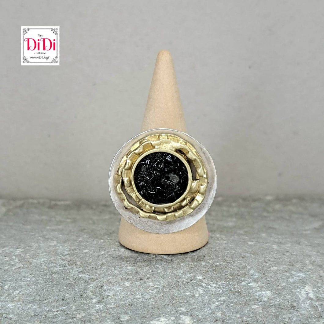 Δαχτυλίδι ορειχάλκινο με στρογγυλό με μαύρες πέτρες