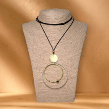 Φόρτωσε την φωτογραφία στο Gallery viewer, Κολιέ ορειχάλκινο χειροποίητο στοιχείο δύο κύκλοι ασημί - χρυσό, με μαύρη πέτρα &amp; καφέ  κορδόνι