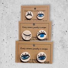 Φόρτωσε την φωτογραφία στο Gallery viewer, Σκουλαρίκια χειροποίητα κεραμικά στρογγυλά με γαλάζιο μάτι
